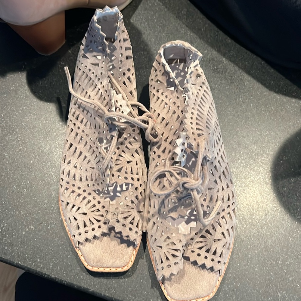Jeffrey Campbell Espejo Taupe Cutout Wedge Lace Up Sandals 7